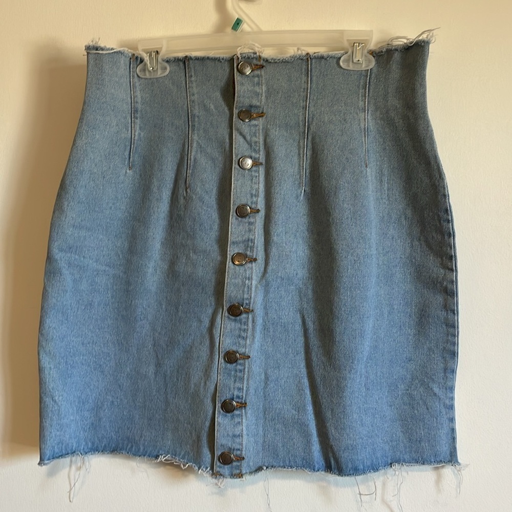 NWT Retro Jean Denim Skirt PLT PrettyLittleThing 10 Blue Fray Button Edgy Casual